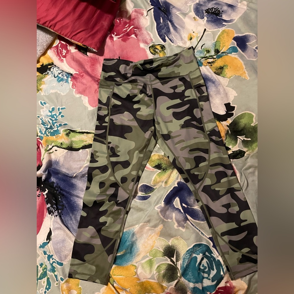 Zyia Green Camo Light n tight Size 14-16